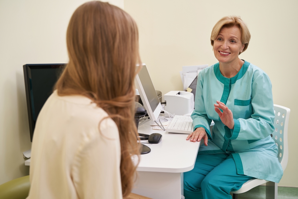 doctor explaing a D&C in Ridgewood NJ to a patient